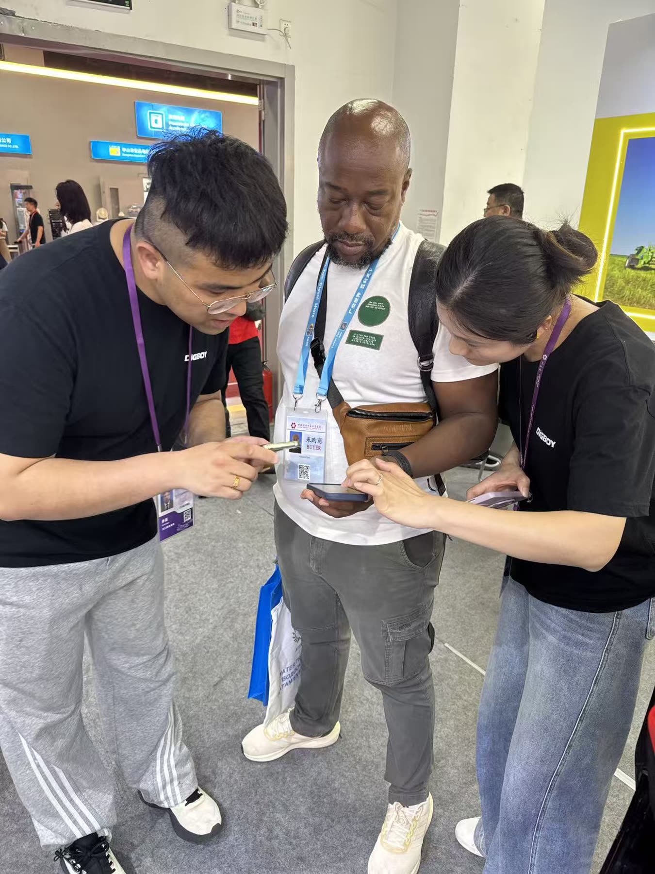 DIG-BOY team discussing quote details with a buyer at the exhibition